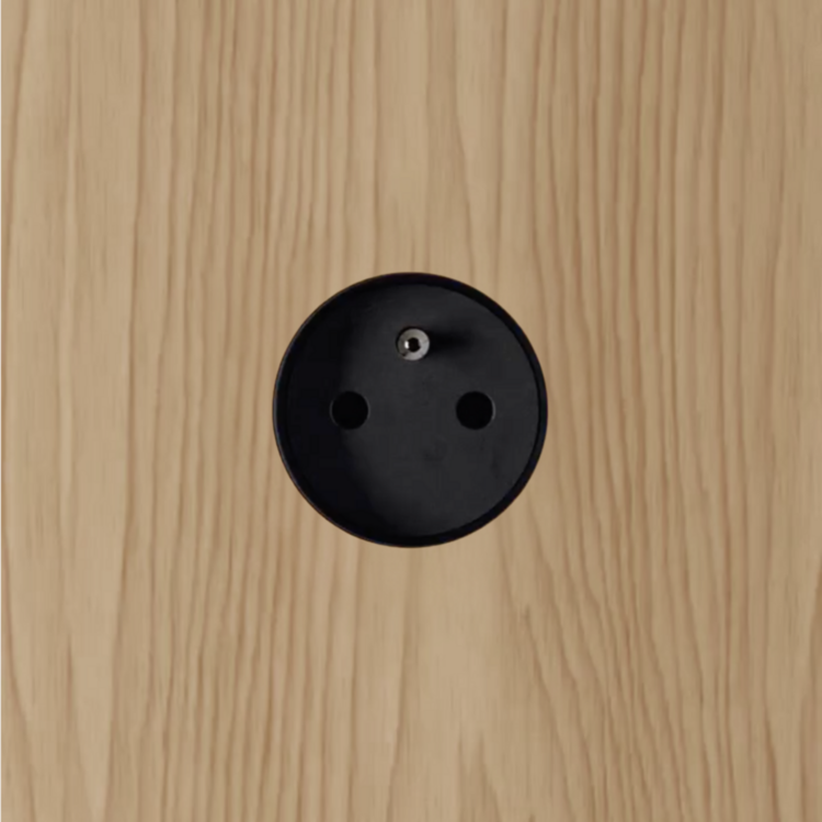 ROND 3.0 stopcontact zwart randaarde in hout