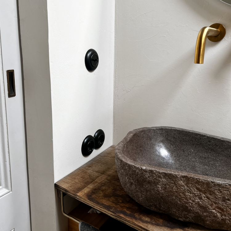 2-voudig stopcontact mat zwart inbouw rond 80 mm