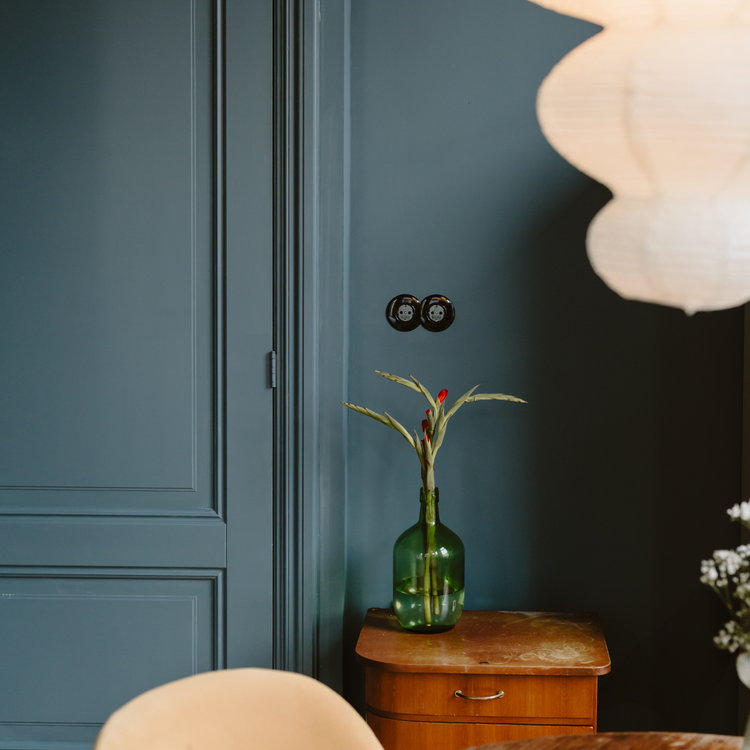 2-voudig stopcontact zwart bakeliet inbouw rond