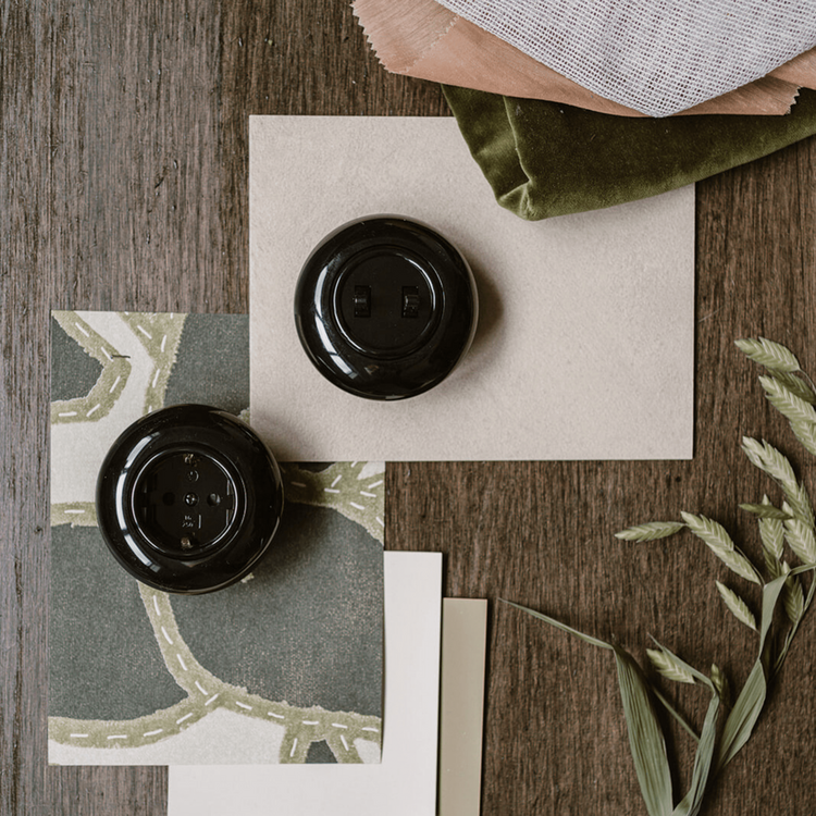 Zwart stopcontact rond inbouw zwart schakelmateriaal de oude schakelaar socket F black