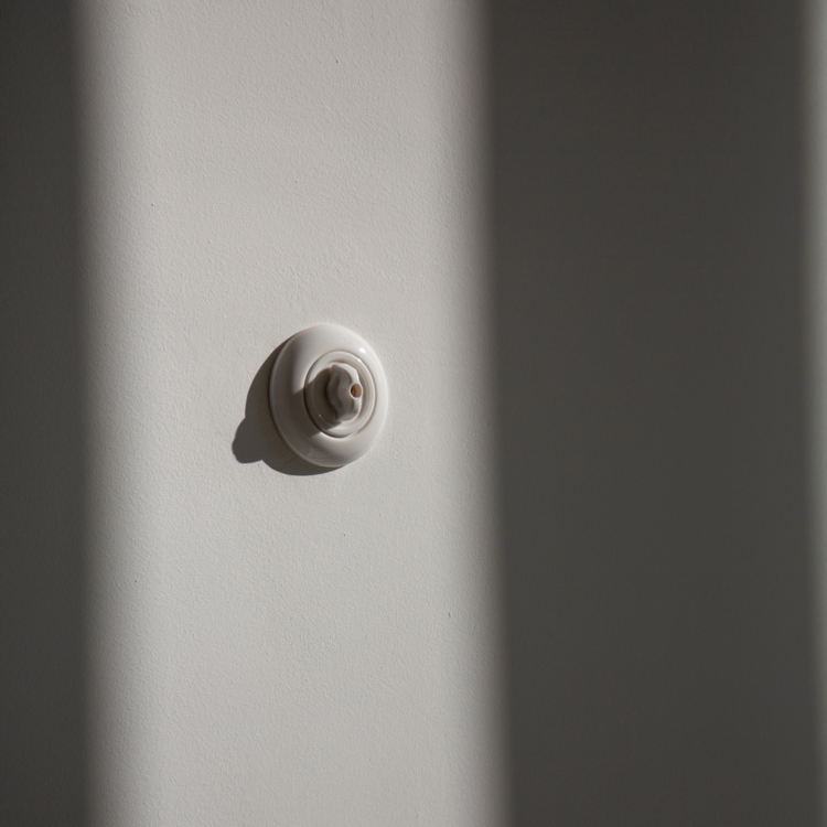 Voorbeeld porselein wit afdekraam enkel inbouw