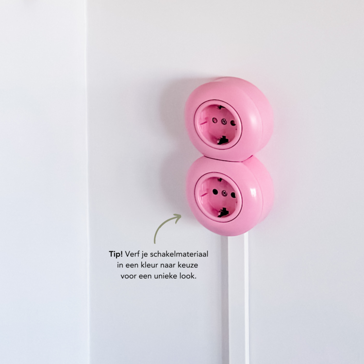 Tip! Spuit of verf je opbouw stopcontact wit in een kleur naar keuze