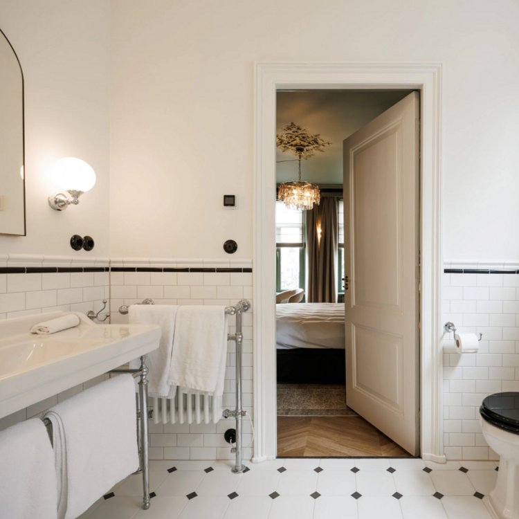 Zwarte schakelaar kiepschakelaar tuimel wip de oude schakelaar zwart schakelmateriaal rond