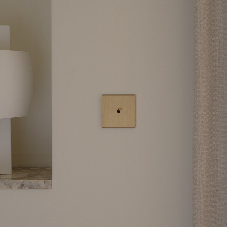 MODELEC schakelaar geborsteld messing