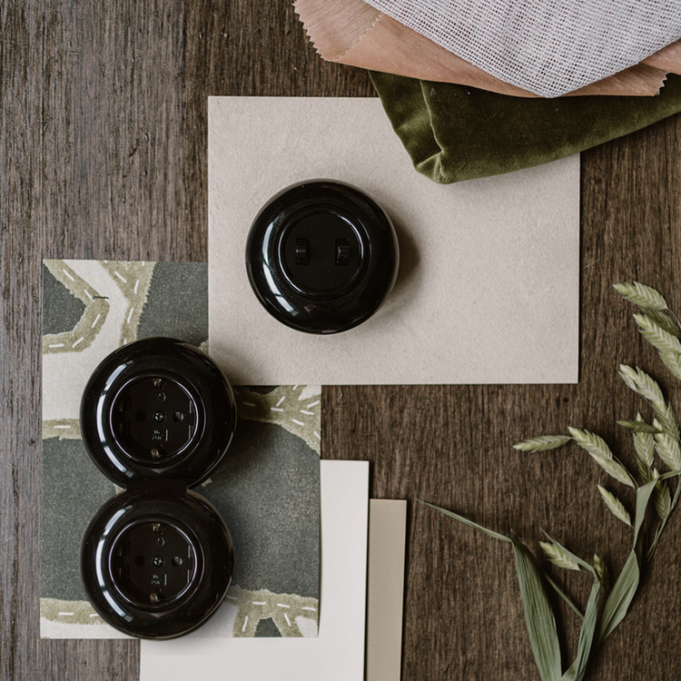 2-voudig stopcontact zwart inbouw rond 80 mm