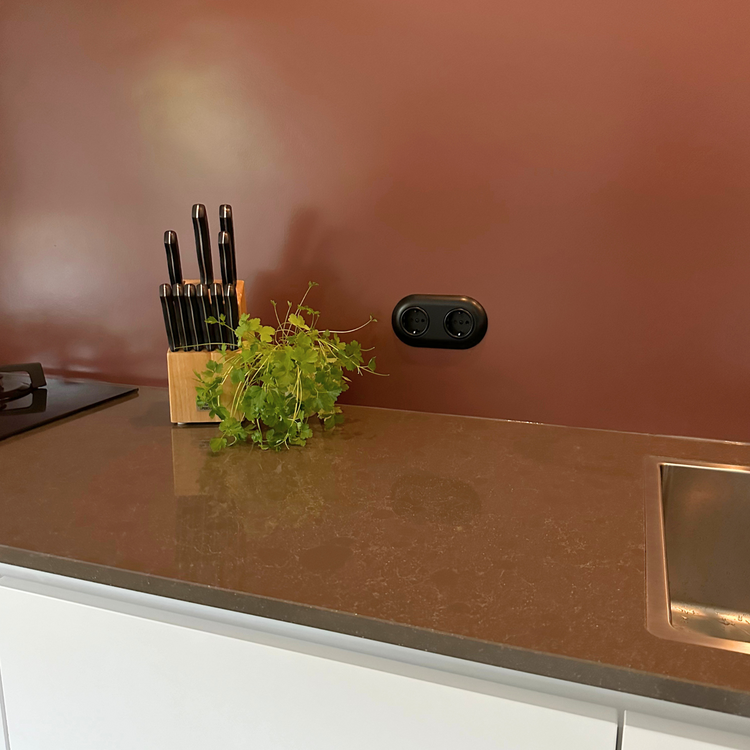 2-voudig stopcontact mat zwart inbouw rond 85 mm