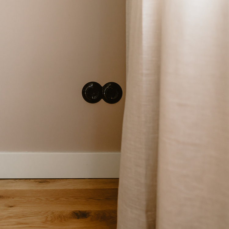 2-voudig stopcontact zwart inbouw rond 80 mm