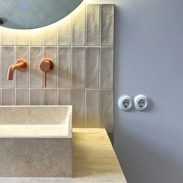 De Oude Schakelaar tweevoudig dubbel stopcontact wit inbouw