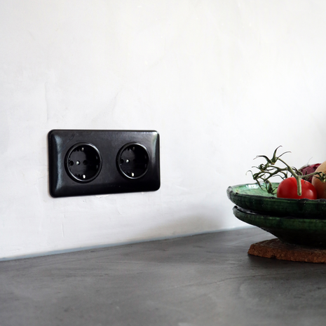2-voudig stopcontact zwart bakeliet inbouw vierkant