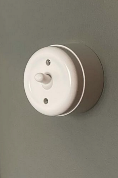 Antiek schakelmateriaal