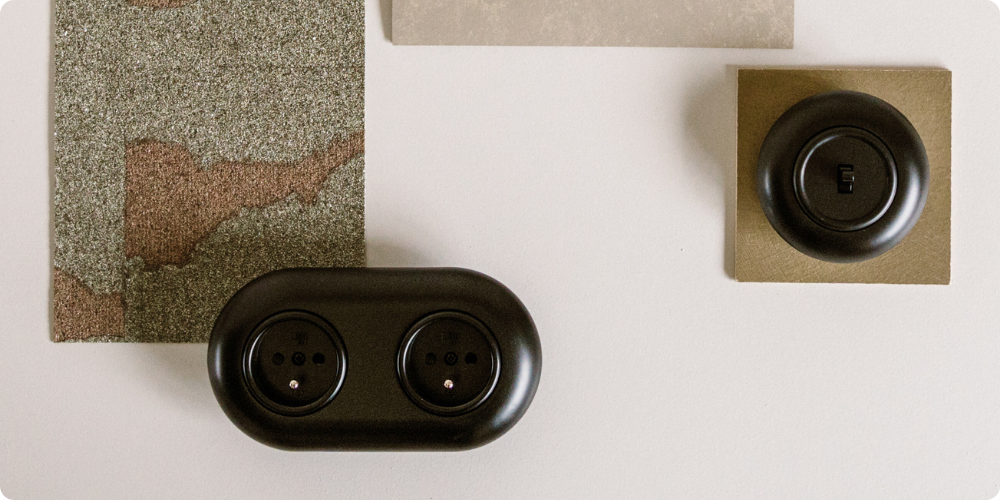 Mat zwart rond retro schakelmateriaal bakeliet look modern