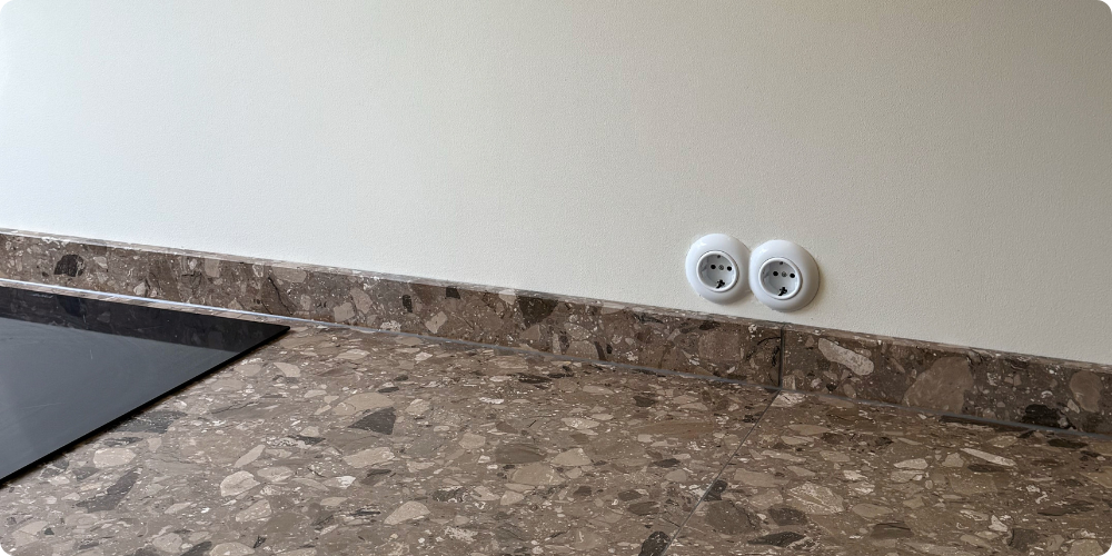 Dubbel wit stopcontact retro look kunststof