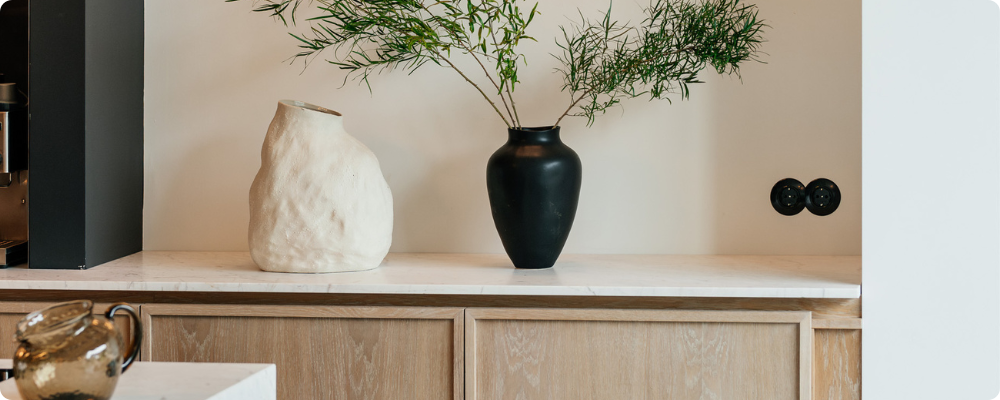 Dubbel zwart rond inbouw stopcontact jaren 30 bakeliet