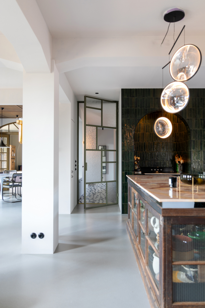 Zwart schakelmateriaal