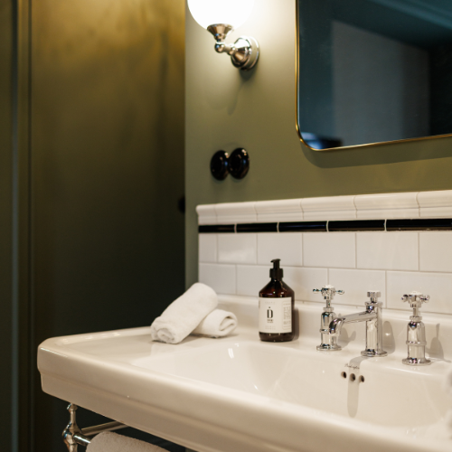 Tweevoudig glanzend zwart stopcontact inbouw randaarde nostalgisch