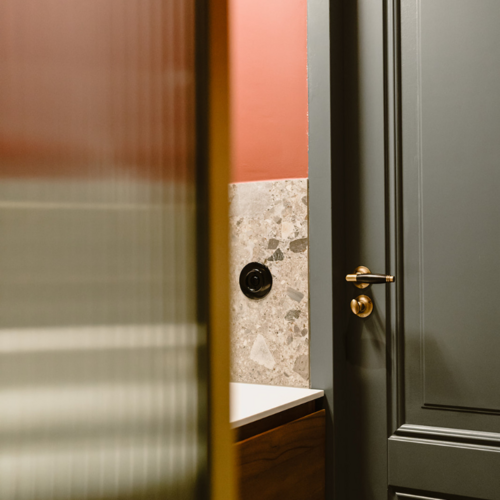 Zwarte ronde inbouw schakelaar nostalgisch authentiek