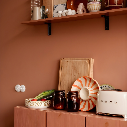 Dubbele witte schakelaar rond afdekraam inbouw kunststof retro stijl