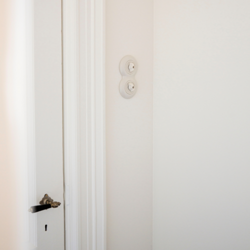 Witte ronde porselein dubbele draaischakelaar inbouw klassiek