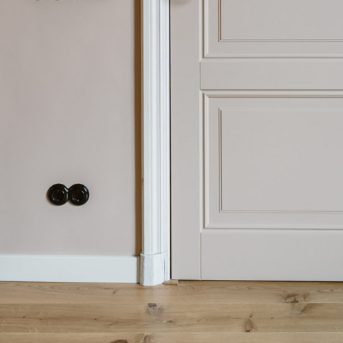 rond dubbel stopcontact randaarde glanzend zwart