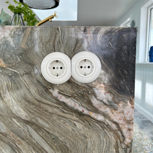 Dubbel wit porselein inbouw stopcontact randaarde rond authentieke stijl