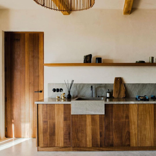 Jaren 30 zwart bakelieten inbouw stopcontacten en schakelaars drievoudig