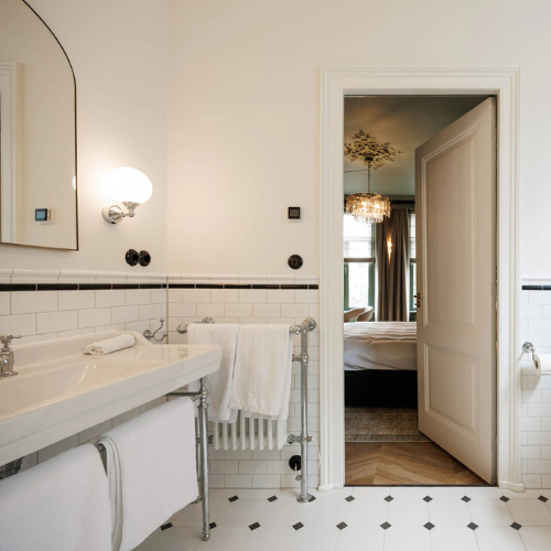 Ronde kunststof inbouw stopcontacten jaren 30 stijl