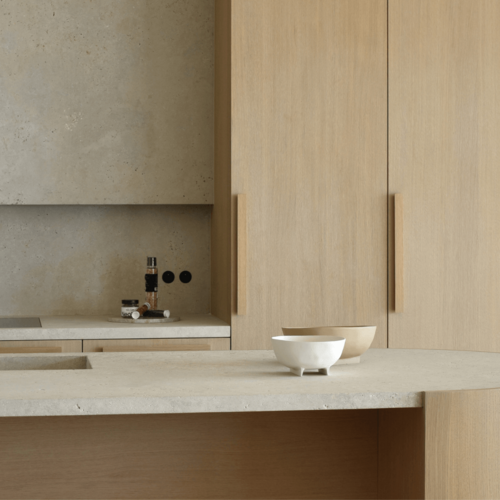 Rond inbouw stopcontact zwart minimalistisch design keuken